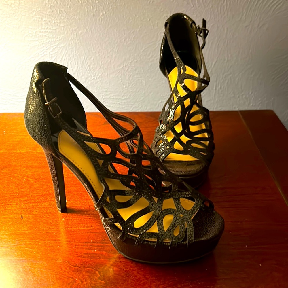 Beautiful Giani Bernini black platform stilettos